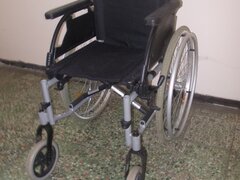 Scaun cu rotile pliabil, dizabilitati,cu 2 suport pt sprijin talpi picioare